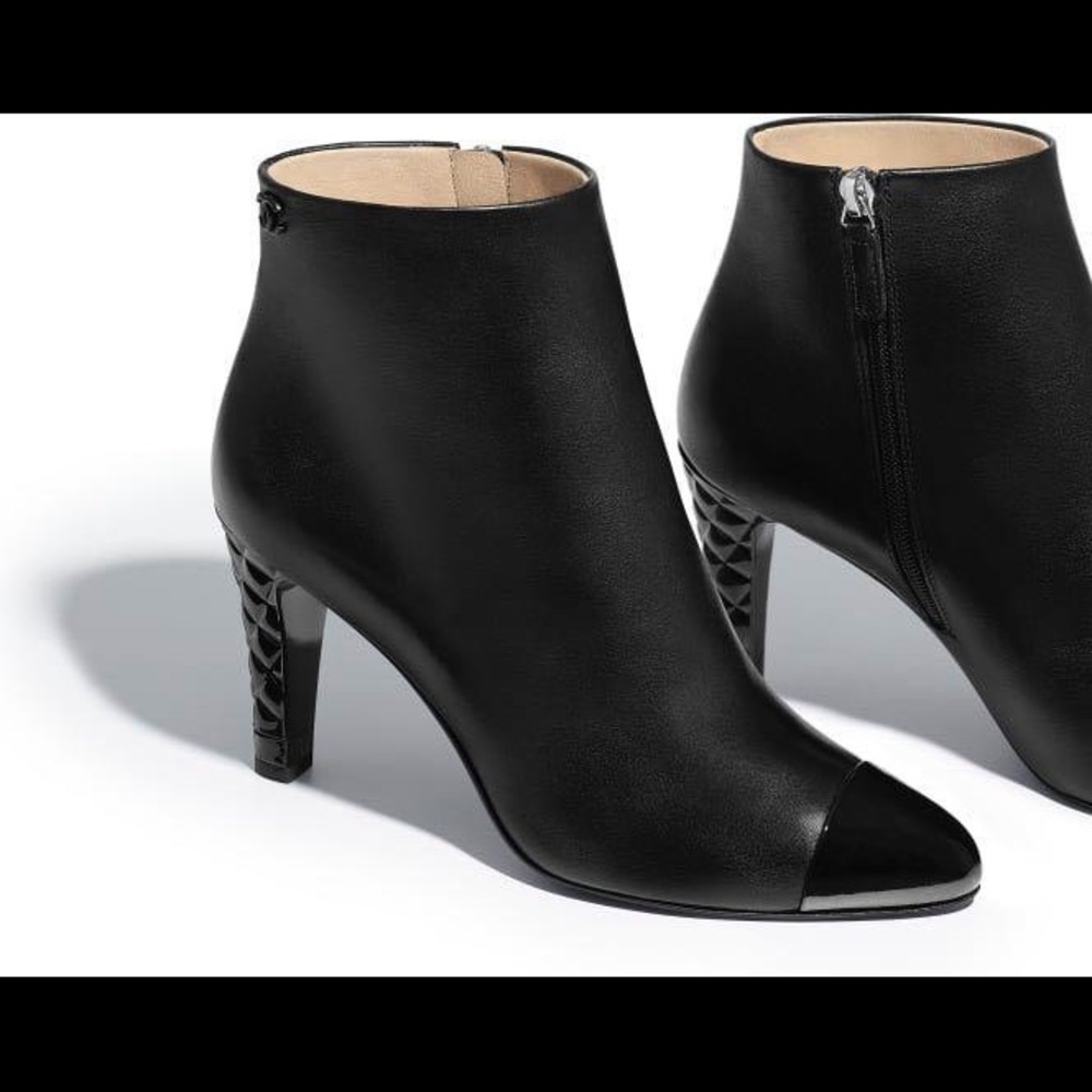 Authentic Chanel leather short boots - Picture 2 of 5